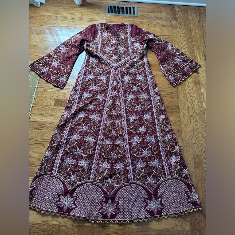 Elegant Burgundy Floral thobe , machine made , medium size